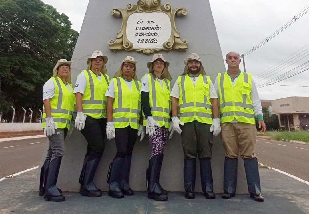Servidores receberam botina de segurança, óculos de proteção cinza e incolor, luva de vaqueta e perneira curta com velcro - Foto: Prefeitura de Batayporã